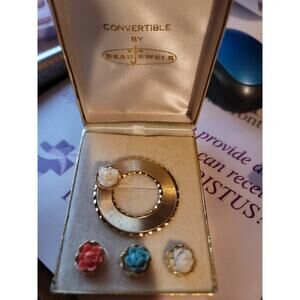 Vintage Beau Jewels Gold Tone Brooch with Interchangeable Resin Flowers